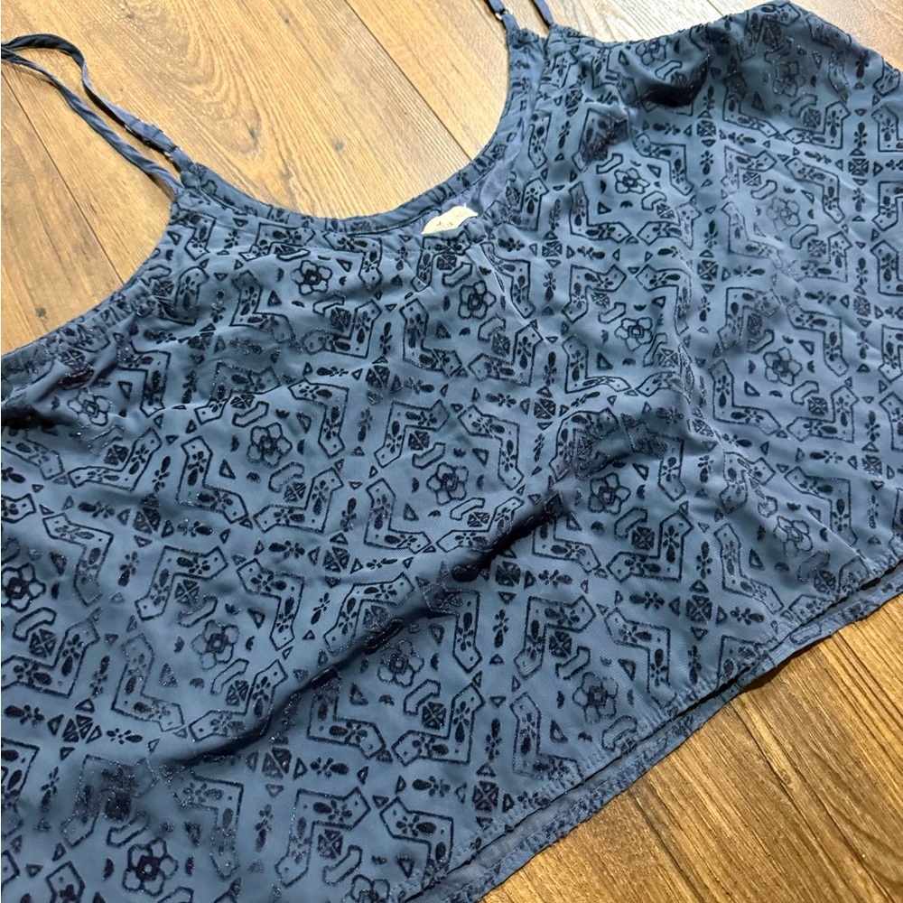 Hollister Women's Sleeveless Tank Top Navy Blue Velvet Pattern Size Large - Picture 2 of 5